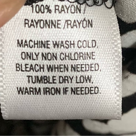 Elegant Black and White Patterned Dress - Picture 7 of 7